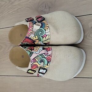 CALCEO BEIGE AND COLORED MIXED LOVE WRITTEN PATTERNED CLOGS EU37 US6.5